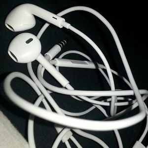 Apple earbuds